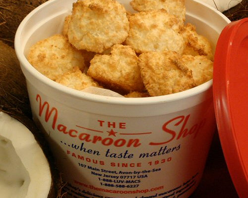 Gourmet Coconut Macaroons 1 lb Tub - Mail-order these delicious macaroons. They are fresh and ready to enjoy!